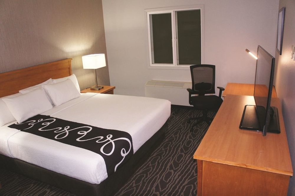 La Quinta By Wyndham Fairbanks Airport Hotel Стая снимка
